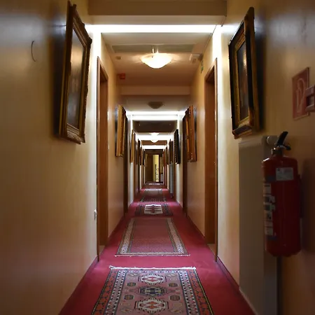 Grande 3* Τσέλιε